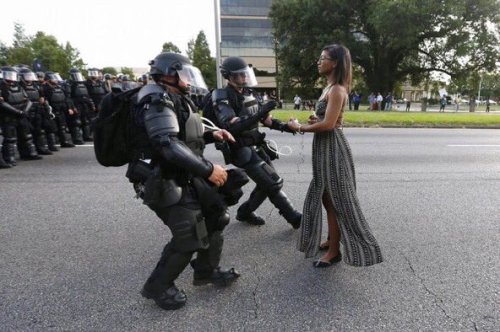 Ieshia Evans, a single mom, protesting the shooting death of Alton Sterling in Baton Rouge on 07/09/2016. Jonathan Bachman/Reuters